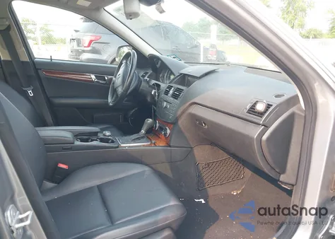 2009 Mercedes-Benz C 300 Luxury 4Matic/Sport 4Matic из США, поврежденный, VIN WDDGF81X99R057352